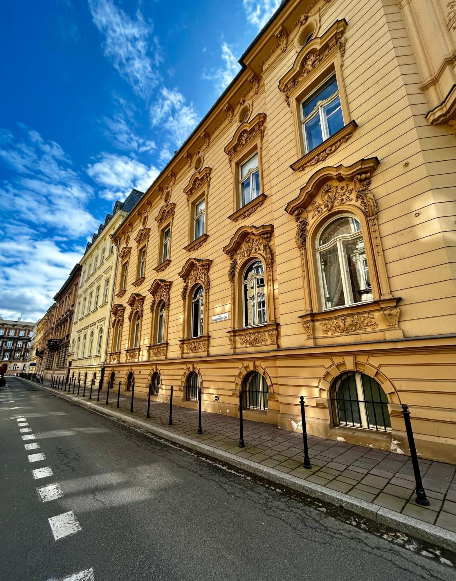 Harmony Aparthotel Krasków Exterior foto